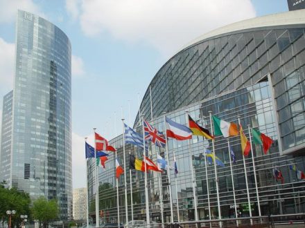 Projekt unijnego budżetu na lata 2021-2027 już w Parlamencie Europejskim: Pieniądze za praworządność i dla strefy euro