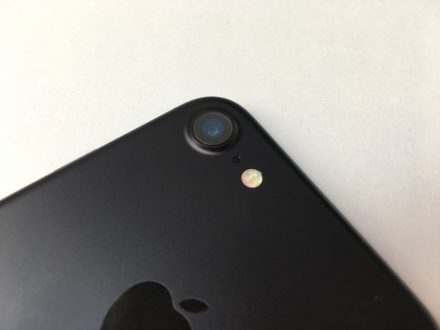 iPhone 8 pierwszym smartfonem na rynku z bezprzewodowym ładowaniem akumulatora