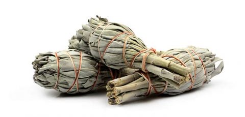 Szczypta magii w codziennym życiu, czyli jak oczyścić dom z negatywnej energii