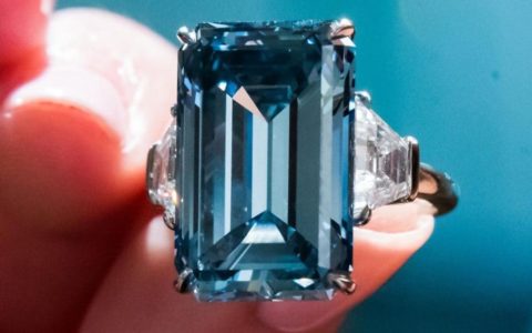 Oppenheimer Blue – najdroższy kamień na świecie, czyli brylanty biją rekordy