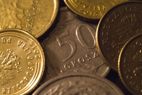 Pożyczasz pieniądze rodzinie? Sprawdź co musisz wiedzieć i  pamiętaj: Umowy pisze się na złe czasy