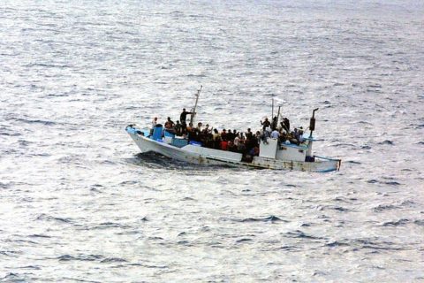 Komisja Europejska pozywa Polskę za odmowę przyjęcia uchodźców. Rzecznik PiS: To wina PO