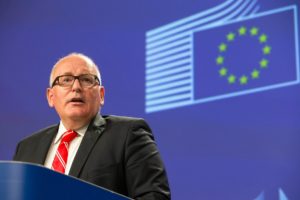 Frans Timmermans: jesteśmy zaniepokojeni stanem państwa prawa