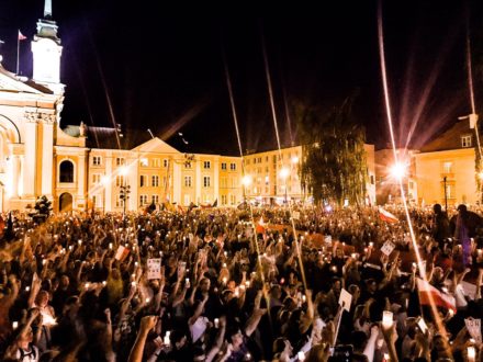 Protesty przeciwko reformom w sądownictwie w wielu miastach. W sobotę protestujący dotarli pod dom Kaczyńskiego