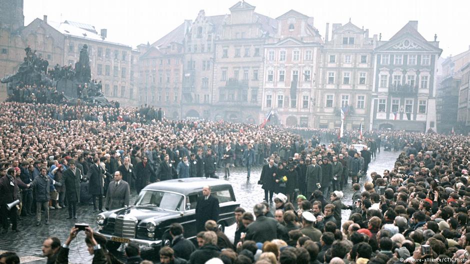 Pogrzeb Jana Palacha w Pradze (1969). Fot. Źródło: dw.de