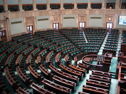 Najnowszy sondaż pokazuje, kto ma szansę aby wygrać z PiS