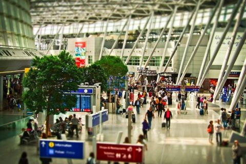 Emigracja nie słabnie. Na koniec 2016 r. poza granicami przebywało 2,5 mln Polaków