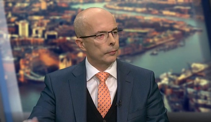 Jonathan Knott: Cenimy to, co wnoszą do Wielkiej Brytanii obywatele krajów "27", w tym Polacy. Fot. screenshot TVN24 Bis