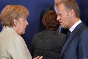 Angela Merkel i Donald Tusk. Fot. Źródło: dw.de