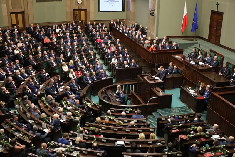 Zgromadzenie Narodowe w 150. rocznicę urodzin Marszałka Piłsudskiego. Fot. wikipedia