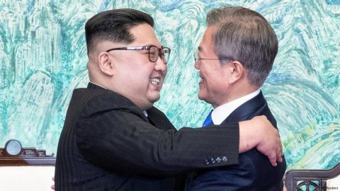 Spotkanie przywódców obu Korei: w polityce też zdarzają się cuda, jednak czy Kim nie blefuje?