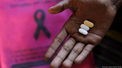 Epidemia AIDS może wymknąć się spod kontroli. Nowych przypadków przybywa w niepokojącym tempie