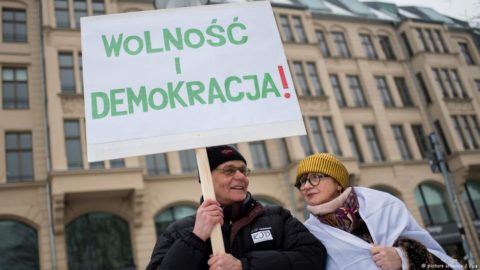 Zagrożona demokracja. W Polsce standardy praworządności spadły aż o 29 miejs