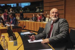 Timmermans: sytuacja w Polsce się pogarsza