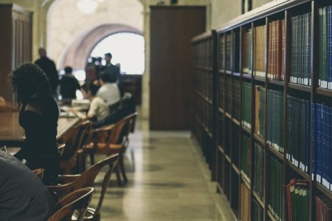Ile zarabiają nauczyciele? Jak w europejskich rankingach wypada polski nauczyciel