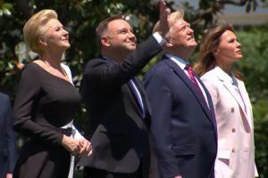 Przelot F-35 nad Białym Domem podczas wizyty Andrzeja Dudy w USA