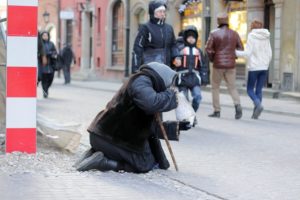 W porównaniu z 2017 r. wzrósł zasięg ubóstwa skrajnego (z ok. 4% osób do ok. 5% osób) oraz relatywnego (z ok. 13% osób do ok. 14% osób). Wzrost ubóstwa dotyczył w większym stopniu mieszkańców wsi niż miast.