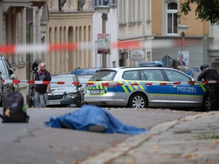 Strzały w Halle. Napastnicy usiłowali wtargnąć do synagogi. Co najmniej dwie osoby zginęły