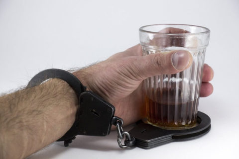 Pomóż osobie uzależnionej w walce z alkoholem