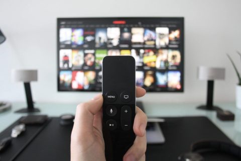 Polska telewizja za granicą? Sprawdź, jak ją oglądać!