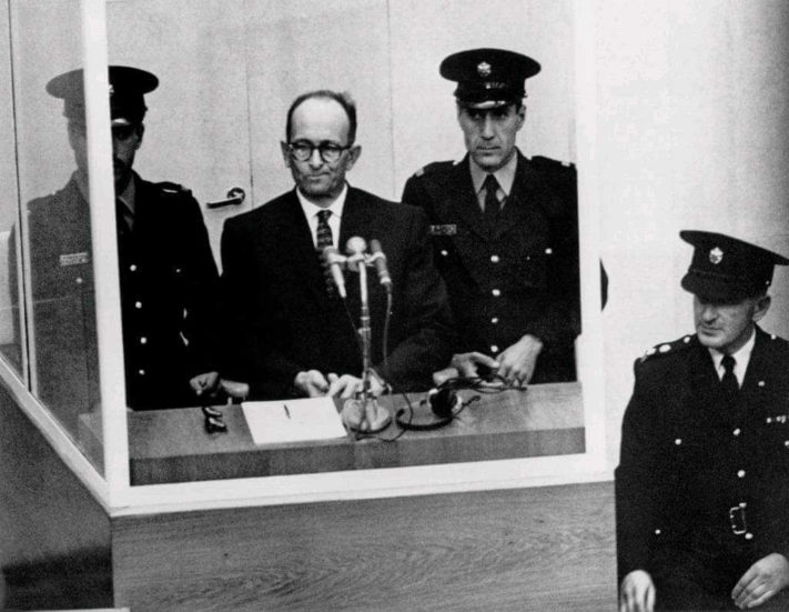 Adolf Eichmann podczas procesu w Izraelu 12.04.1961