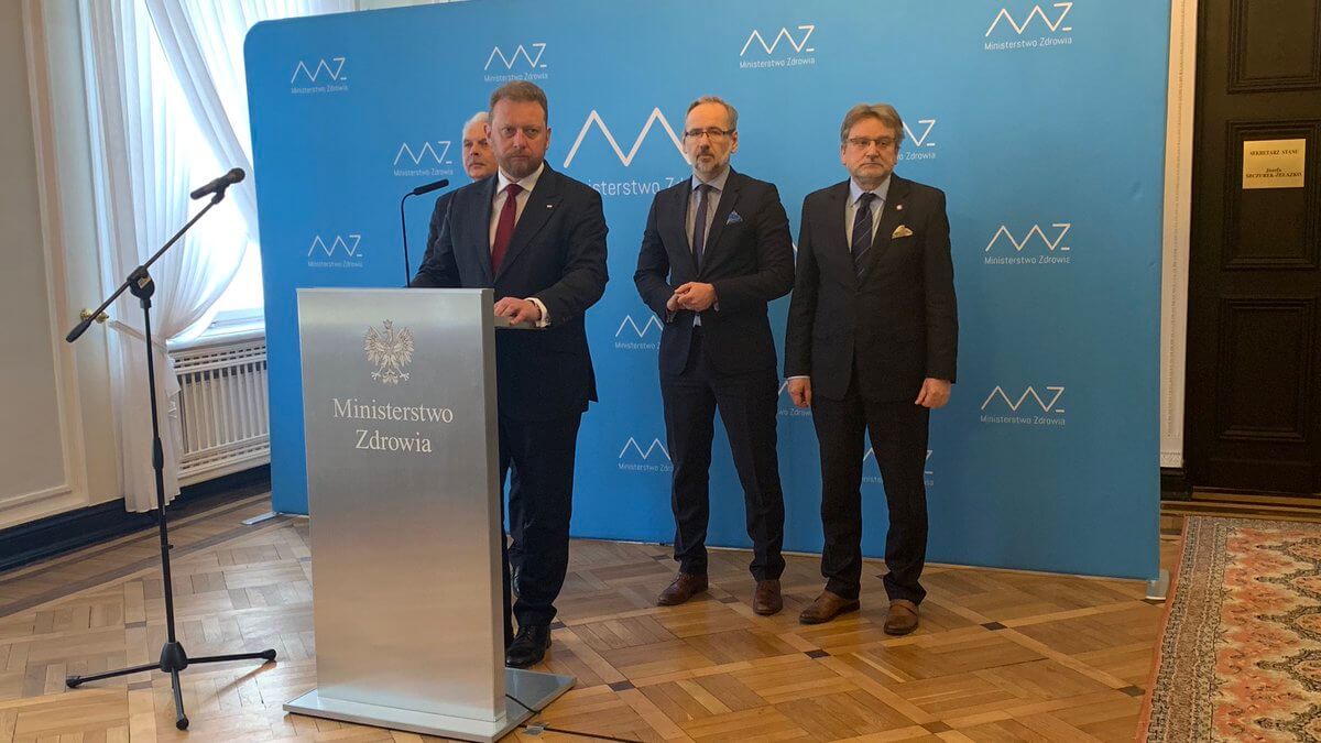 Marcin Zegadło: W szpitalach brakuje sprzętu. I te nagłówki: „PILNE! Kolejne potwierdzone zakażenie koronawirusem!” Co w tym pilnego?
