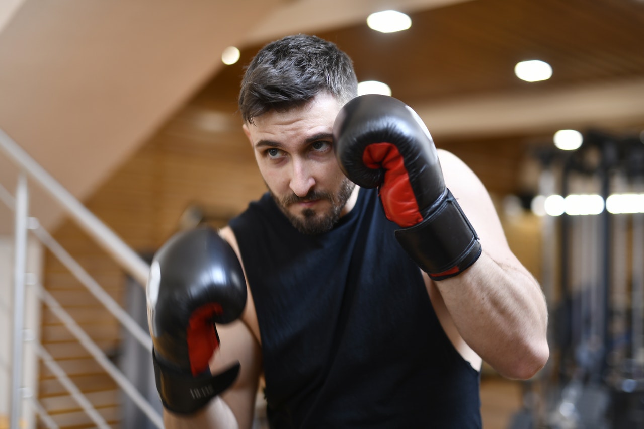 Akcesoria dla boksera – czego potrzebujesz na pierwszy trening?