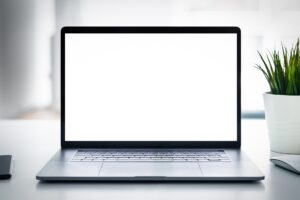 Laptopy czy komputery stacjonarne, co lepsze?
