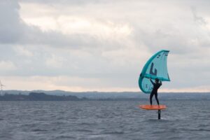 Surfing, kitesurfing czy wing foi