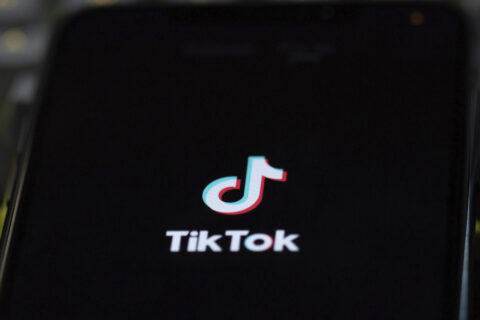 TikTok. Dlaczego jest tak popularny i dlaczego budzi obawy polityków na całym wiecie?