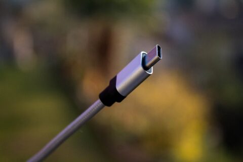 Unia Europejska. Weszły w życie przepisy o nowej ładowarce. Część firm już przyjęła nowy standard. Ale nie Apple