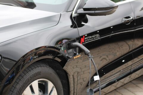 W czerwcu po raz pierwszy w UE odnotowano więcej rejestracji elektryków niż diesli