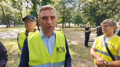 Awantura przy polskim miejscu pamięci w Berlinie. Policja wyjaśnia zatrzymanie Bąkiewicza