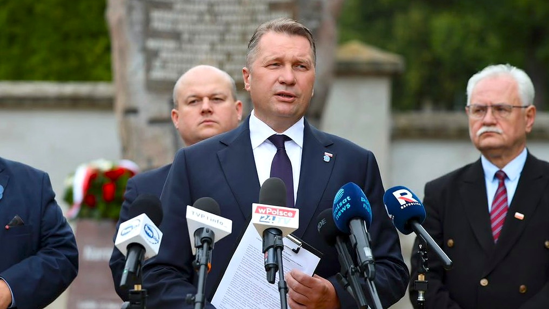 Przemysław Czarnek i spór o Ukrainę w Unii Europejskiej w kontekście Wołynia