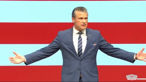 Pete Hegseth podczas wystąpienia State of the Force w Quantico